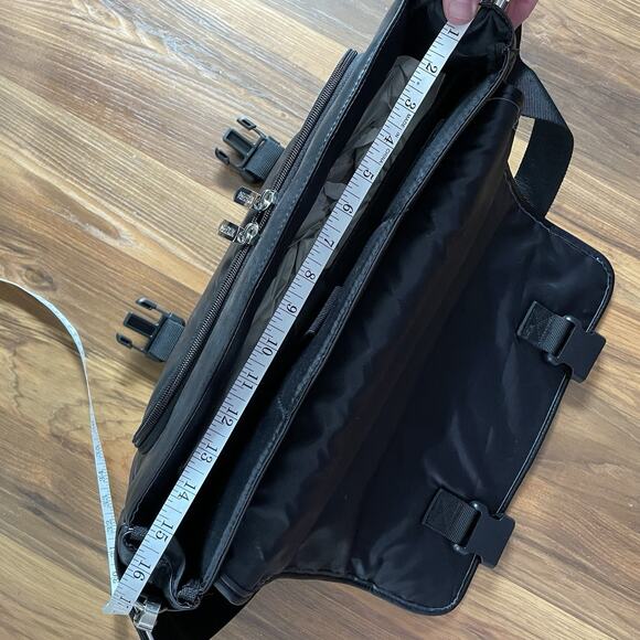 NWT Kenneth Cole Reaction Black 15.4” Screen Laptop Bag 533545GB “Bag To Differ” - Picture 6 of 8